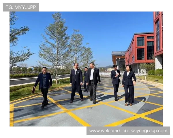 冠军球队主帅续约谈判进展顺利，双方达成初步共识，冠军球队解散